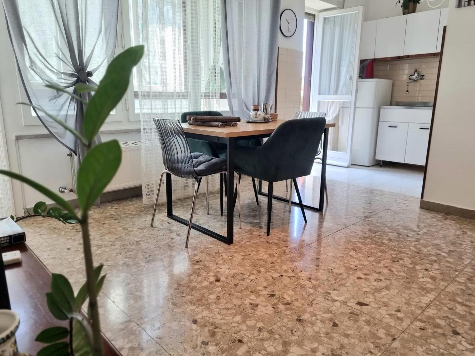 Ultimo Piano Con Parcheggio Lägenhet Trieste Exteriör bild