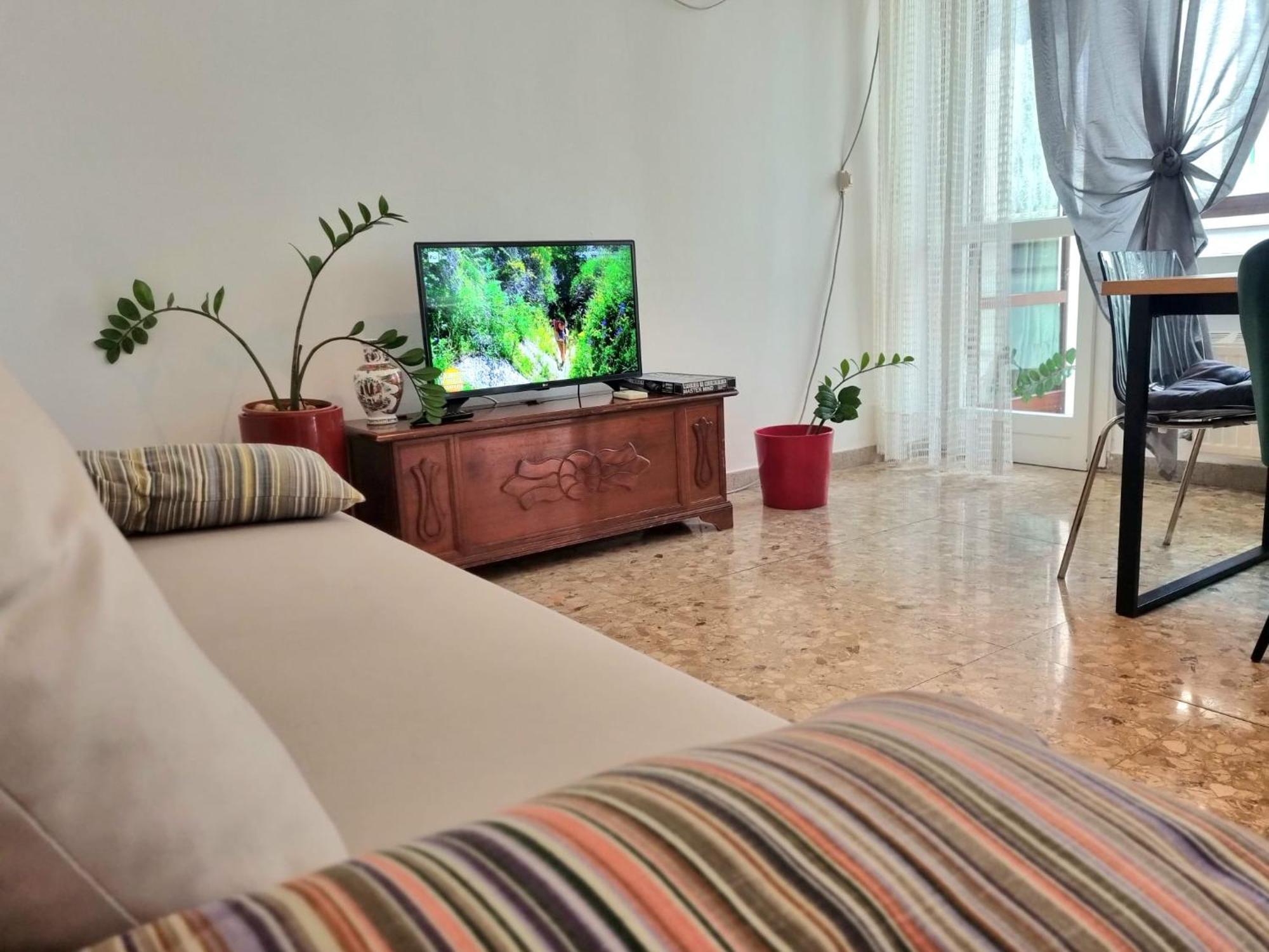 Ultimo Piano Con Parcheggio Lägenhet Trieste Exteriör bild